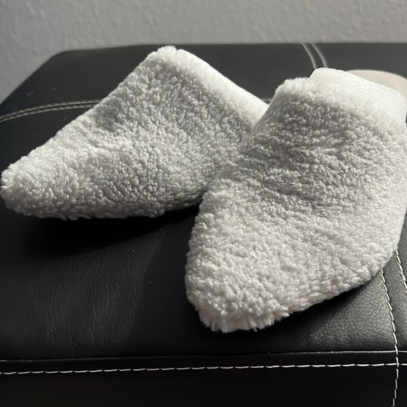 Fluffy slip on sandals hard bottom, indoor/outdoor size 7 - Picture 2 of 8